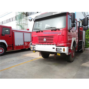 Camion de pompiers à eau 5 tonnes HOWO 4X4 en forêt